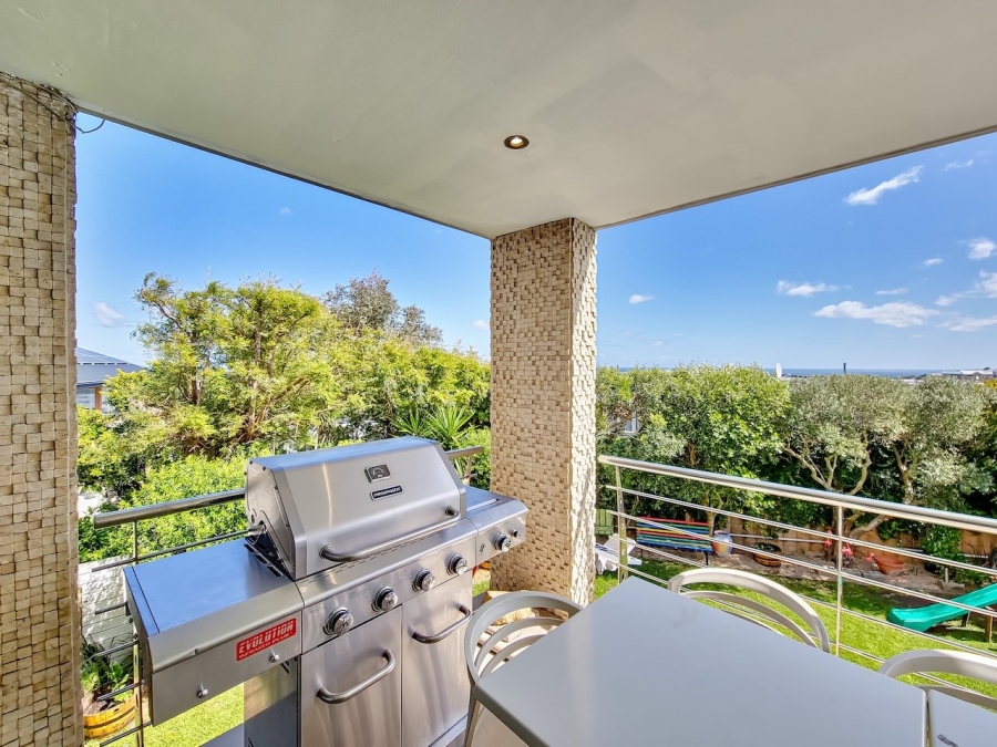 To Let 7 Bedroom Property for Rent in Camps Bay Western Cape